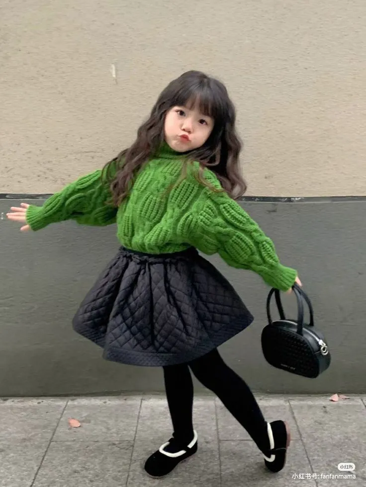 بهترین ایدهها برای انتخاب لباس عید دخترانه در سال ۱۴۰4 16 لباس سنتر a7dcd7e9f6d7c41676b90e216b9e7930 لباس سنتر فروشگاه اینترنتی لباس سنتر با هدف فروش بهترین لباس های زنانه و مردانه و بچگانه همواره در تلاش می باشد که رضایت خاطر شما را فراهم نماید.