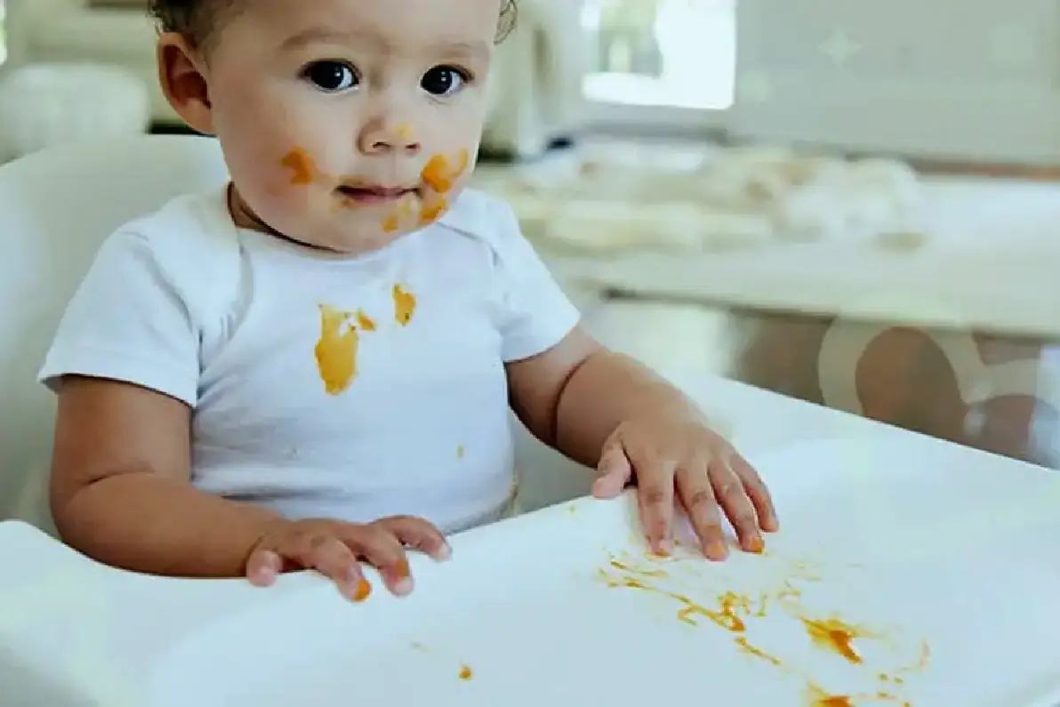 نکات مهم در شست و شوی لباس زمستانه کودک 3 لباس سنتر بررسی لکهها قبل از شستشوی لباس زمستانه کودک