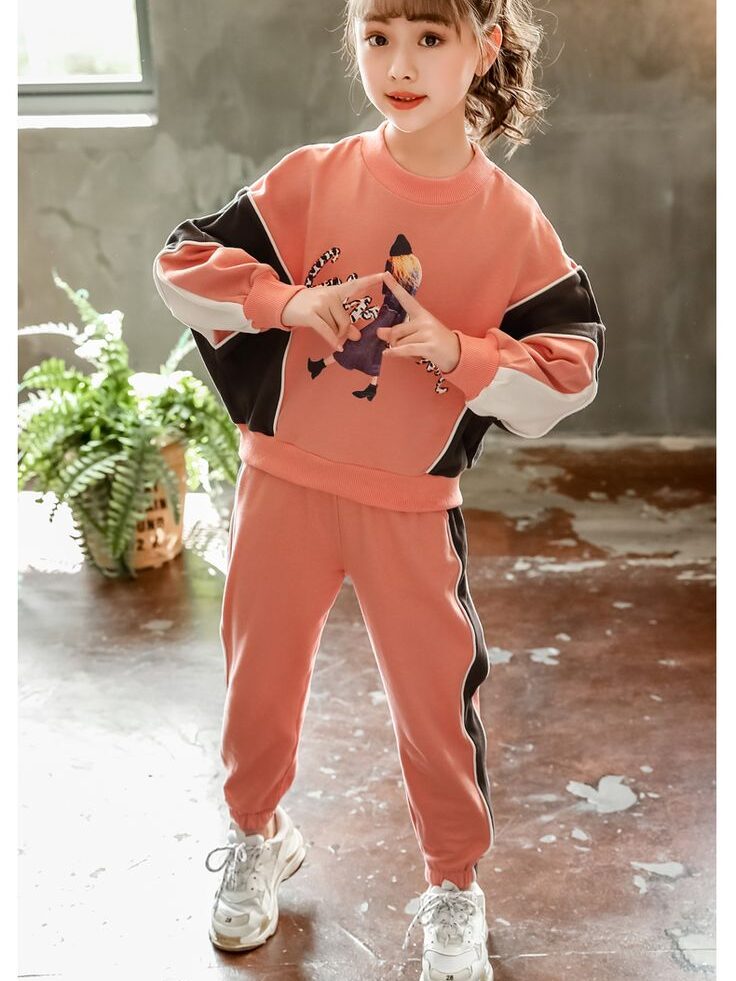 ۱۰ استایل لباس کودک برای فصل بهار ۱۴۰۴ 10 لباس سنتر ۱۰ استایل لباس کودک برای فصل بهار ۱۴۰۴